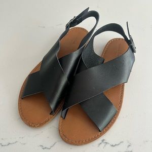 Black Universal Thread Sandals